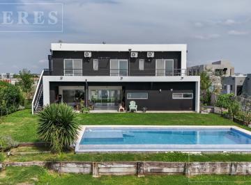 Casa · 180m² · 4 Ambientes · Casa en Venta Sobre Lote a La Laguna de Area 7 San Sebastian