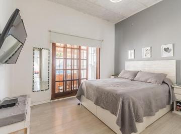 Casa · 66m² · 3 Ambientes · 1 Cochera · Venta Casa Tres Ambientes con Pileta y Jardín en Ituzaingo
