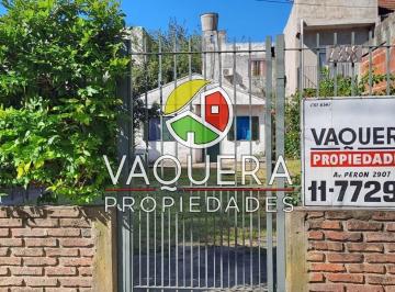 Casa · 140m² · 5 Ambientes · 1 Cochera · 2 Casas - Venta en Block - Terreno 10x30 - Oportunidad.