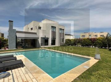 Casa · 220m² · 5 Ambientes · 4 Cocheras · Casa en Alquiler en Barrio Los Talas, Canning, Ezeiza