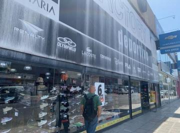 Local comercial · 512m² · 16 m de Vidriera Sobre Av Rivadavia