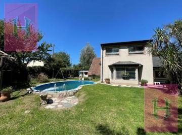 Casa · 330m² · 5 Ambientes · Venta - Amplia Propiedad Apta Para Uso Comercial o Familiar - Monte Grande
