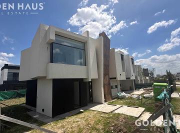 Casa · 175m² · 7 Ambientes · 2 Cocheras · Casa en El Principado en Venta
