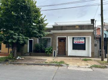 Casa de 3 ambientes, Quilmes · Casa 3 Ambientes con Fondo y Piscina
