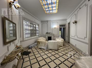 Casa · 241m² · 5 Ambientes · 2 Cocheras · Casa en Venta Vicente López