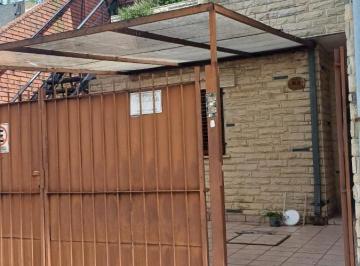 PH · 170m² · 5 Ambientes · 1 Cochera · Alquiler Amplio PH Zona Norte, Olivos.