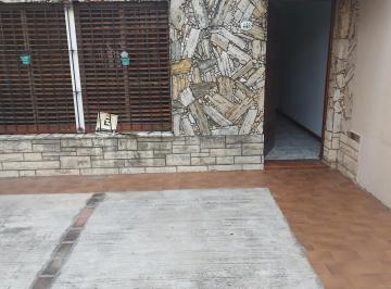 Casa de 4 ambientes, Tres de Febrero · Casa 3 Amb + Depto. 2 Amb