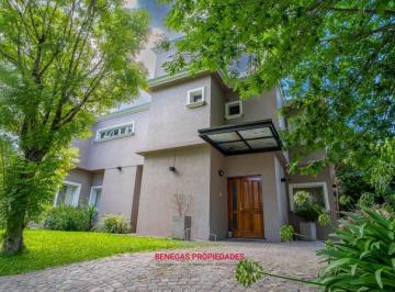 Casa · 252m² · 5 Ambientes · 2 Cocheras · Casa en Don Torcuato