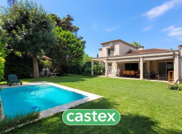 Casa · 169m² · 5 Ambientes · 1 Cochera · Casa en Mapuche C. C