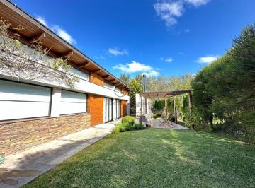 Casa · 200m² · 4 Ambientes · 2 Cocheras · Casa en Alquiler Rumenco