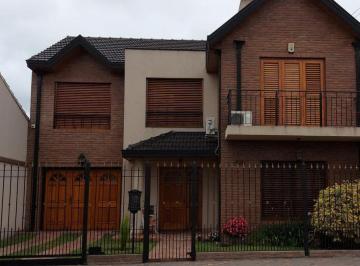 Casa · 438m² · 4 Ambientes · 1 Cochera · Casa - Quilmes