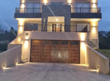 Casa · 265m² · 4 Ambientes · 1 Cochera · Casa en Venta - 3 Dorm. 3 Baños - Garage - Pileta - Patio - 265 m² - Sierra de Los Padres
