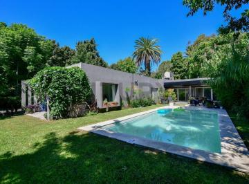 Casa · 180m² · 5 Ambientes · 1 Cochera · Casa de 3 Dorm. en Excelente Zona de Villa Elisa