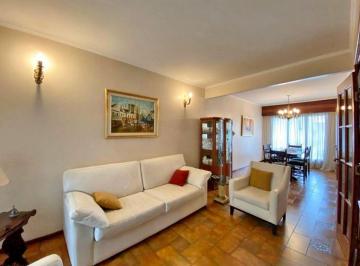 Casa · 190m² · 4 Ambientes · 2 Cocheras · Casa en Venta en Merlo