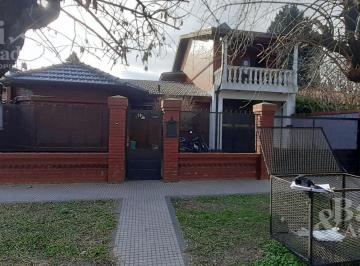 Casa · 300m² · 7 Ambientes · 2 Cocheras · Hermoso Chalet en Zona Residencial de Ezeiza