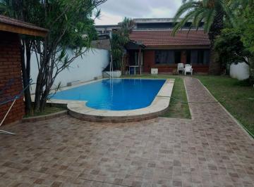 Casa de 6 ambientes, La Matanza · Chalet 10x41 Lote Cochera Piscina Fondo Quincho Venta - L. del Mirador