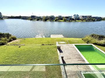 Casa · 357m² · 4 Dormitorios · 4 Cocheras · Casa en Venta Sobre El Lago Central. Oportunidad!