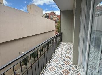 Departamento · 66m² · 3 Ambientes · Tres Ambientes Reciclado y Equipado. a La Calle con Balcon