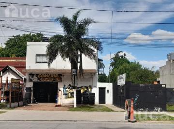 Edificio · 140m² · Propiedad a La Venta 2 Locales, Departamento y un Amplio Terreno