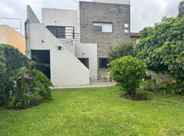 Casa de 6 ambientes, General San Martín · San Andrés. Int Alvear 2200. Exc Casa 2 Plantas 4 Dorm con Jardin. Impecable!