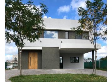 Casa · 230m² · 4 Ambientes · 2 Cocheras · Casa en Venta - 3 Dorm. 3 Baños - Cochera - 530 m² - San Pablo, Pilar