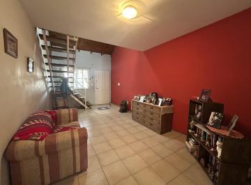 Casa · 67m² · 3 Ambientes · 2 Cocheras · Duplex en 2 Plantas, Cochera y Jardín
