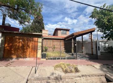 Casa · 163m² · 2 Ambientes · 2 Cocheras · Venta Casa B Cementista 2 Excelente Estado