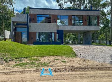 Casa de 4 ambientes, Costa Esmeralda · Venta Estrena Amoblada Casa Costa Esmeralda - Barrio Ecuestre