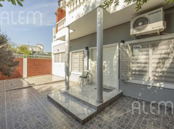 Casa · 225m² · 5 Ambientes · 2 Cocheras · Hermosa Casa en Excelen