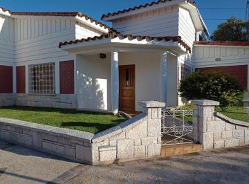 Casa · 176m² · 4 Ambientes · 2 Cocheras · Casa en Villa Cabrera