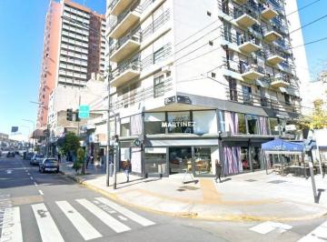 Local comercial , Liniers · Av Rivadavia Esq. Cosquin - Liniers - Excelente Esquina en Alquiler