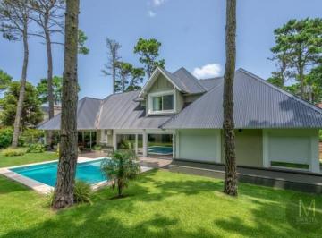 Casa · 319m² · 5 Ambientes · 2 Cocheras · Casa en Venta 5 Ambientes Pinamar Alamos