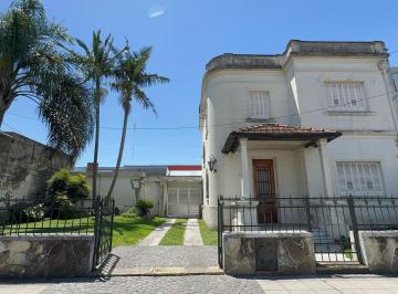 Casa · 225m² · 4 Ambientes · 2 Cocheras · Casa en Venta
