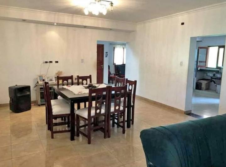 Casa · 250m² · 5 Ambientes · 1 Cochera