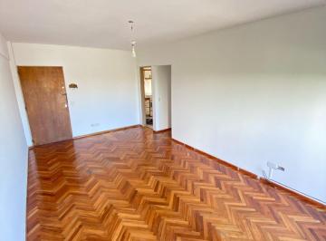 Departamento de 3 ambientes, Chacarita · Excelente 3 Amb Al Frente con Balcon