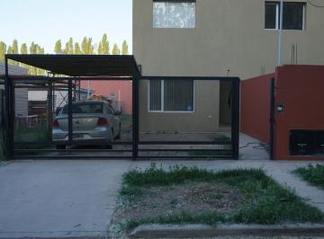 Casa · 117m² · 6 Ambientes · 1 Cochera · Casa - Plottier