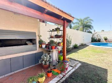 Casa · 267m² · 6 Ambientes · 2 Cocheras · Casa Planta Baja Impecable - Cerro de Las Rosas