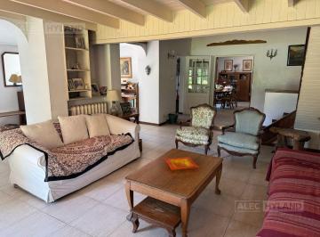 Casa · 254m² · 5 Ambientes · 2 Cocheras · Casa Señorial de 2 Plantas Para Refaccionar en San Isidro