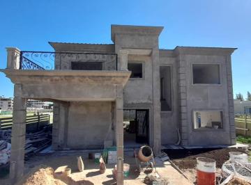 Casa de 5 ambientes, Esteban Echeverría · Casa en Canning Chico con 4 Dorm. y Piscina! Entrega Mayo 2025!