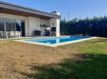 Casa · 176m² · 5 Ambientes · 2 Cocheras · Venta de Casa en Los Eucaliptus Haras Santa María