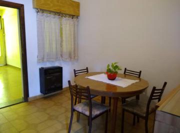 Casa · 8m² · 4 Ambientes · 1 Cochera · Casa - Adrogue