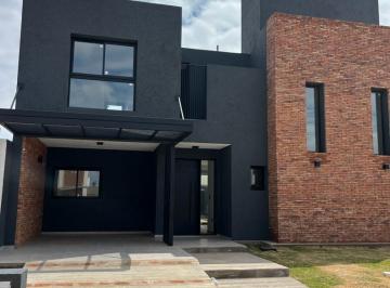 Casa · 130m² · 6 Ambientes · 1 Cochera · Casa en Venta en Barrio San Ignacio