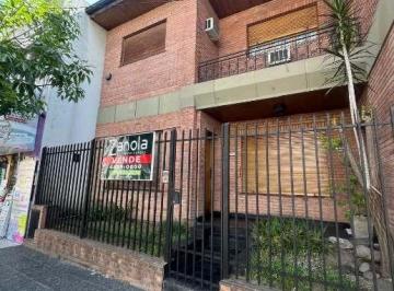 Casa de 7 ambientes, Morón · Centro de Moron. Propiedad Para Dos Familias Mas Local Comercial.