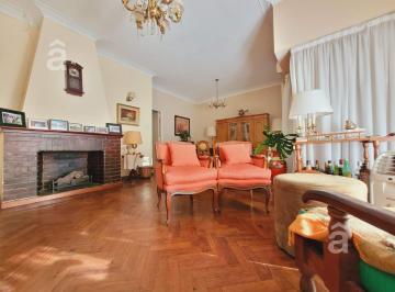 Casa · 240m² · 6 Ambientes · 4 Cocheras · Chalet en Venta en San Martin - Lote de 539 m - Multifamiliar