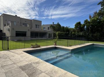 Casa · 320m² · 6 Ambientes · 1 Cochera · Apto Credito. El Encuentro. Lote Interno.