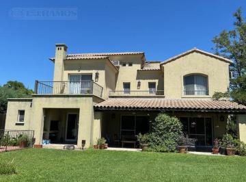 Casa · 251m² · 7 Ambientes · 2 Cocheras · Casa con 3 Dorm. Mas Escritorio en Venta en Talar del Lago II
