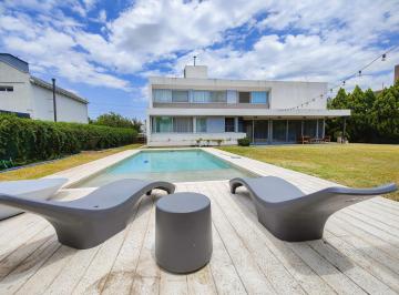 Casa · 462m² · 15 Ambientes · 2 Cocheras · Venta Casa 4 Dorm. en Barrio Cerrado San Isidro - Villa Allende