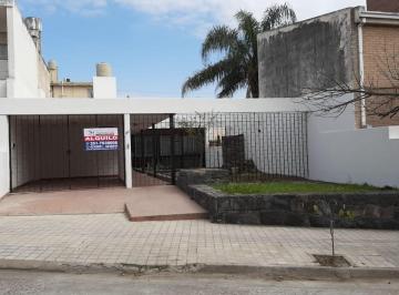 Casa de 8 ambientes, Córdoba · Hermosa Casa de 3 Dorm. en Barrio Paso de Los Andes!