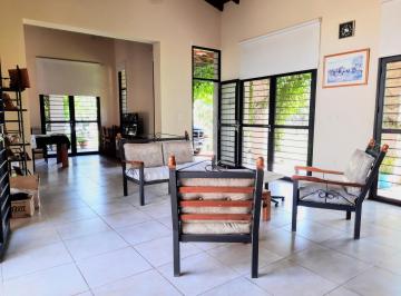 Casa · 205m² · 5 Ambientes · 2 Cocheras · Casa en Gualeguaychu
