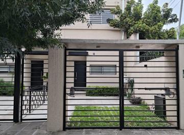 Casa de 4 ambientes, San Isidro · Se Alquila Hermoso Duplex en Martínez. 4 Amb con Cochera, Parque y Parrilla